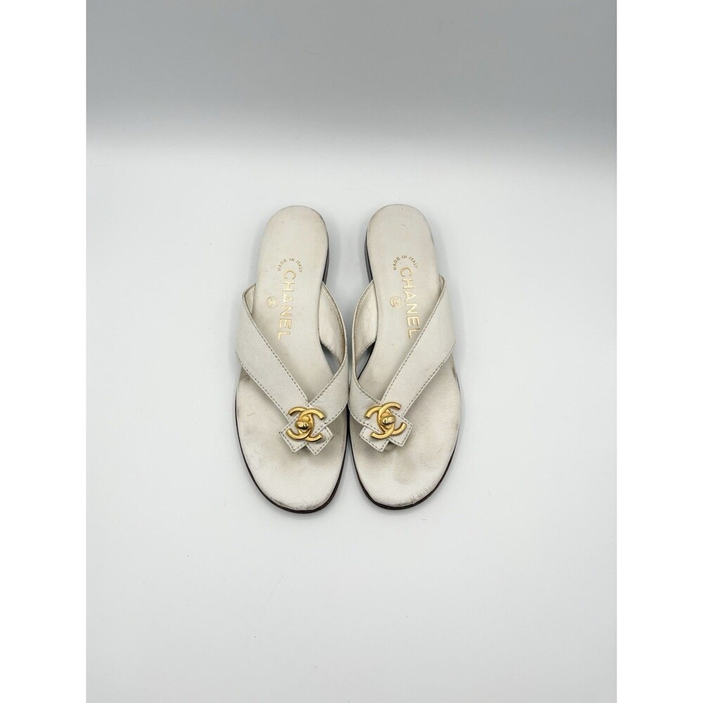 Chanel White Leather Sandals Gold CC Turnlock Accent Thong Vintage Size EU 37